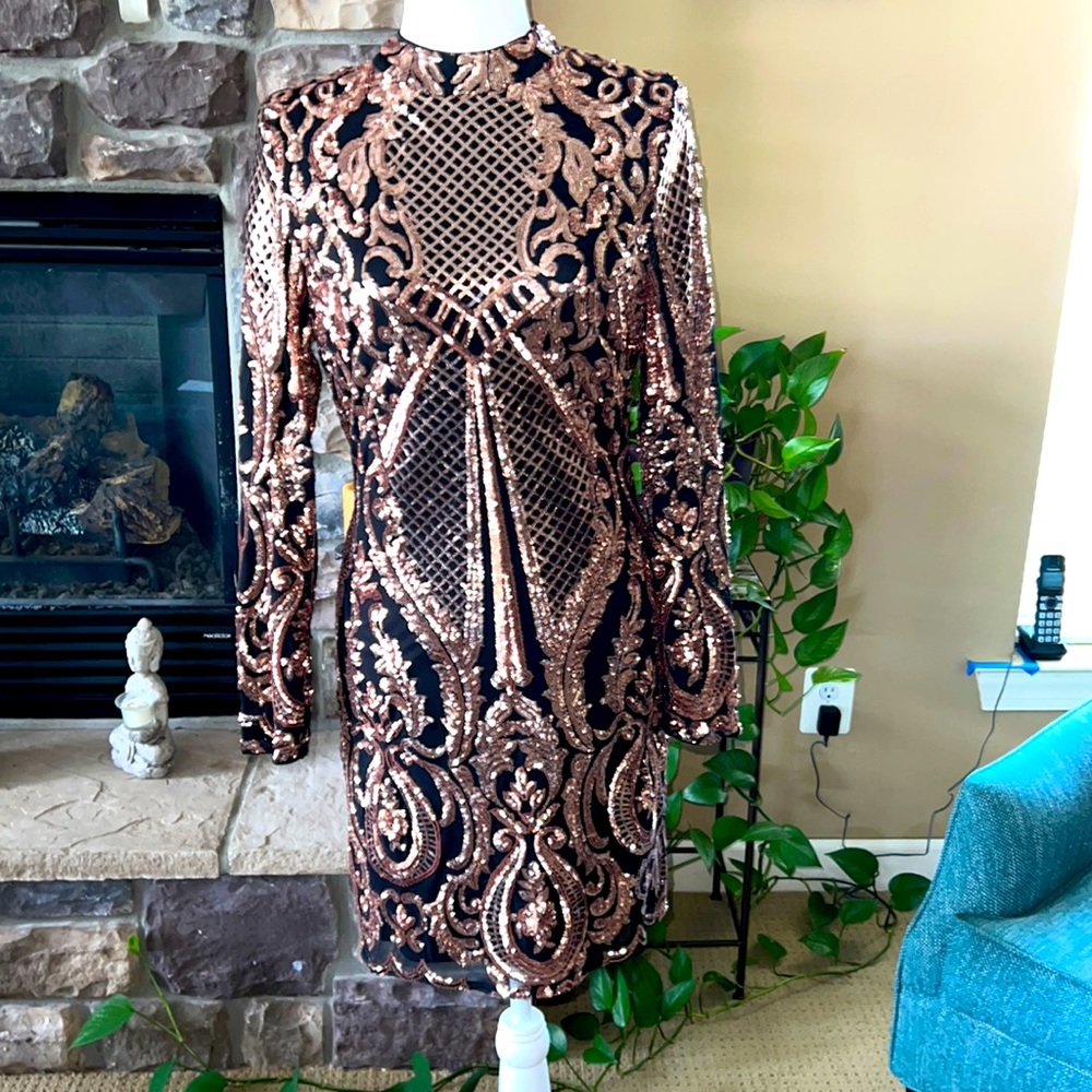 Full sequin gold dress.